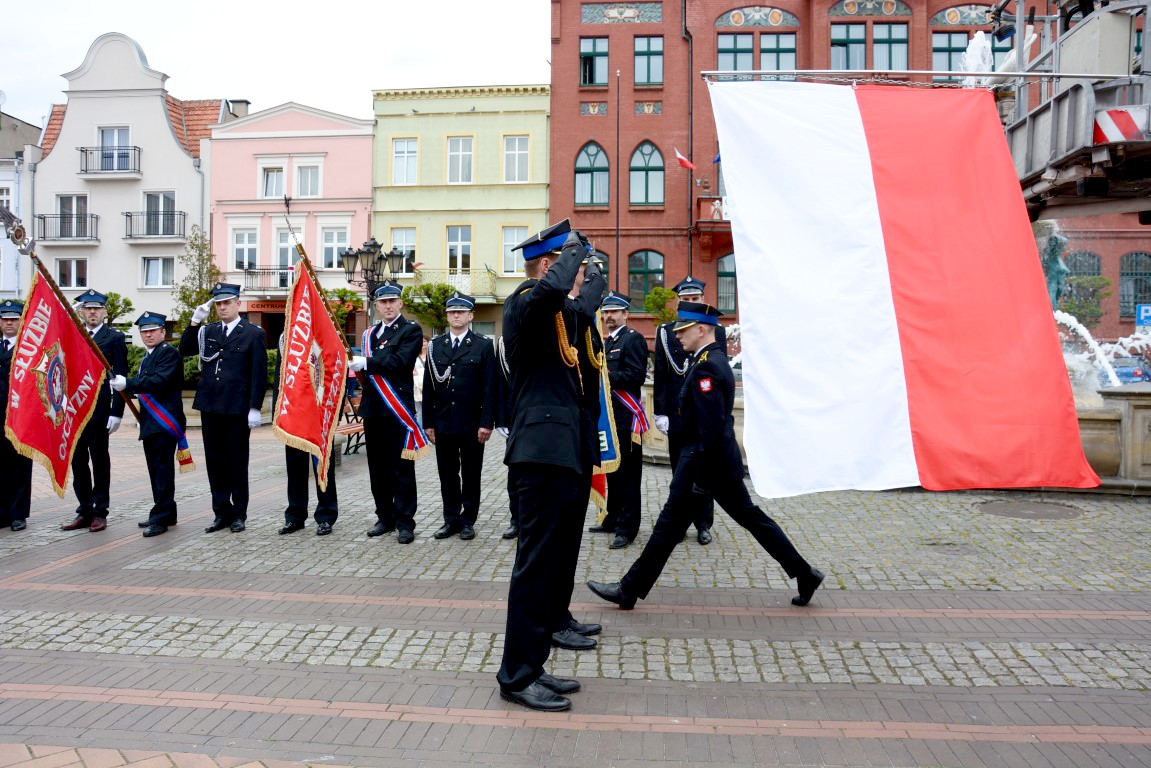 Dzień Flagi Rzeczypospolitej Polskiej. Na chojnickim rynku odbędzie się uroczystość z udziałem służb mundurowych