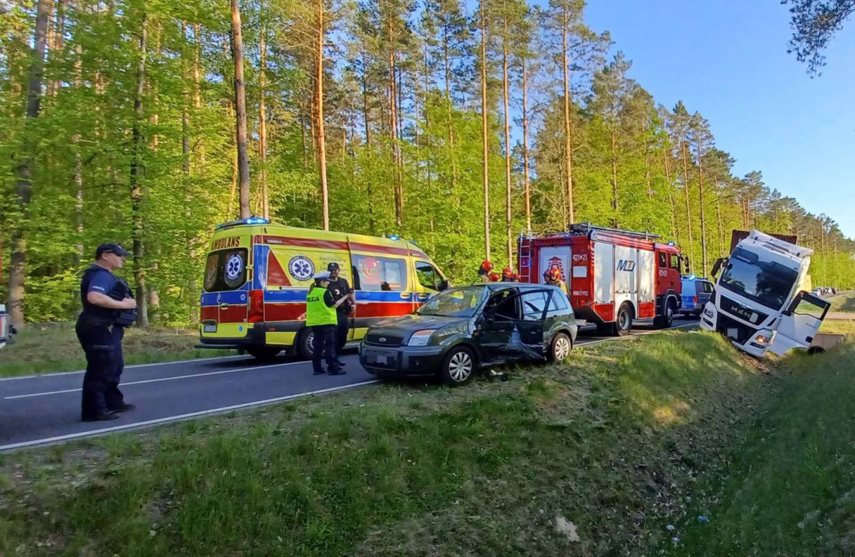 Wypadek na drodze wojewódzkiej Człuchów-Debrzno. Ranna jedna osoba