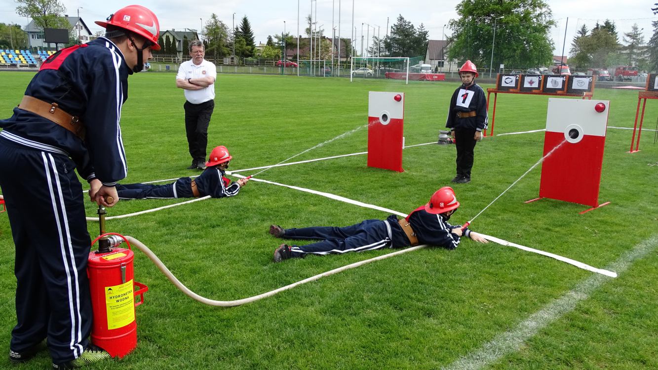 Dziewięć młodzieżowych drużyn pożarniczych wzięło wczoraj 20.05 udział w mistrzostwach powiatu sępoleńskiego FOTO