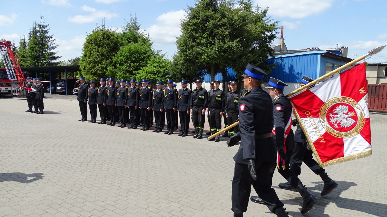 40 strażaków z Komendy Powiatowej w Sępólnie Krajeńskim otrzymało awanse, odznaczenia i nagrody finansowe FOTO