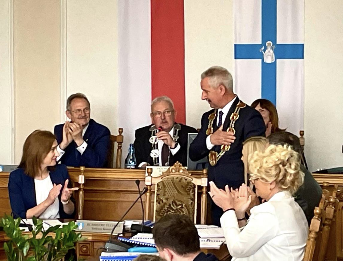 To był dzień burmistrza Tucholi otrzymał medal od prezydenta i 17. w swojej karierze absolutorium