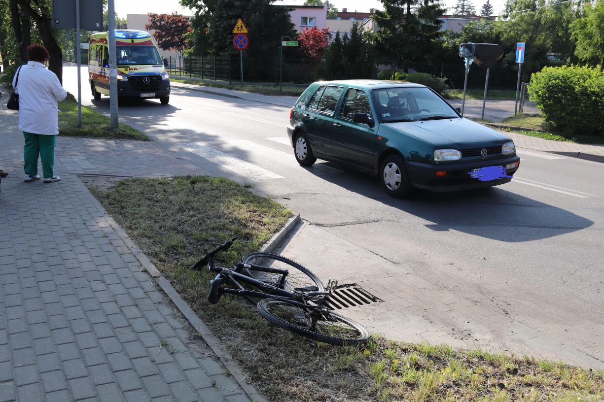 Potrącenie rowerzysty na ulicy Ceynowy w Chojnicach