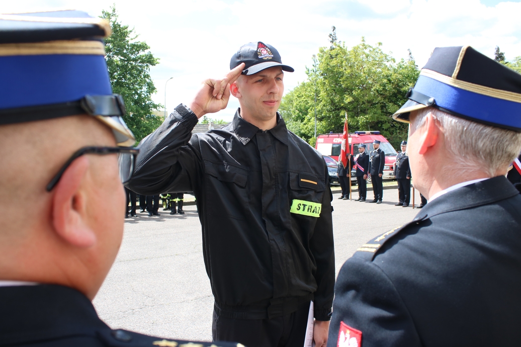 Odbierali życzenia, awanse, odznaczenia i nagrody. Strażacy z powiatu człuchowskiego obchodzili swoje święto FOTO