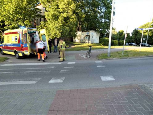 Potrącenie rowerzysty w Kościerzynie. Najechał na niego samoch&oacute;d osobowy