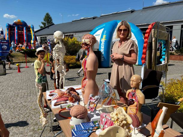 "Dzieci poznają tu świat. To dzień nauki przez zabawę" Nadajemy z chojnickiego Eksperymentarium