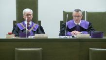 Sąd Najwyższy nakazał dokończenie procesu Kamińskiego i Wąsika. I przypomniał, kto według konstytucji sprawuje wymiar sprawiedliwości