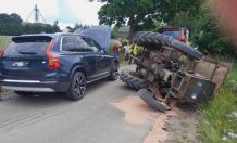 Zderzenie auta osobowego z ciągnikiem w gminie Debrzno. Kierujący traktorem trafił do szpitala(AKTUALIZACJA)
