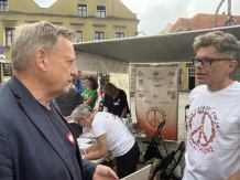 Mówili o prawach obywateli i podkreślali jak ważne jest samo uczestnictwo w wyborach - Tour de Konstytucja w Kościerzynie (FOTO)