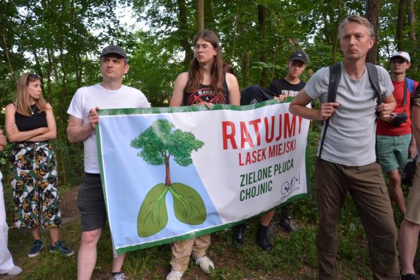 "By Lasek Miejski pozostał taki, jaki jest". W Chojnicach spacerowali "dla Lasku i Doliny Strugi"