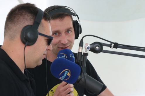 "O muzyce zacząłem myśleć na poważnie w 2009 roku". Rozmowa z Grzegorzem Hyżym i specjalne wydanie Listy Przeboj&oacute;w Weekend FM na żywo prosto z Człuchowa