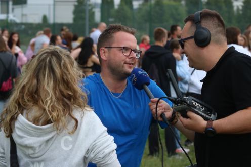 "O muzyce zacząłem myśleć na poważnie w 2009 roku". Rozmowa z Grzegorzem Hyżym i specjalne wydanie Listy Przeboj&oacute;w Weekend FM na żywo prosto z Człuchowa