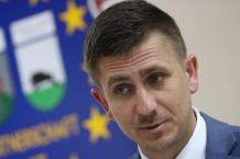 Jednogłośne absolutorium i wotum zaufania dla burmistrza Debrzna Wojciecha Kallasa
