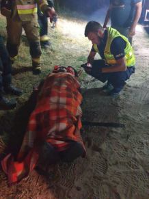 Skracał sobie drogę do domu i ugrzązł w bagnie. Służby z powiatu chojnickiego uratowały 50-latka