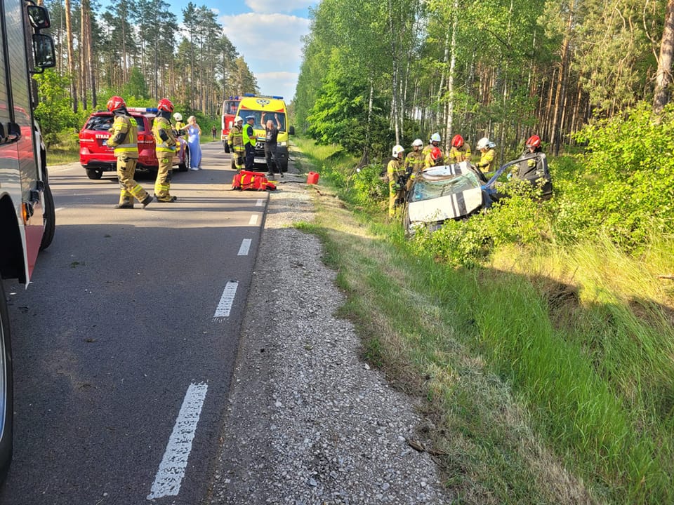 Zderzenia osobówki z motocyklem na drodze wojewódzkiej 235 Chojnice -Brusy. Ucierpiał kierowca samochodu FOTO