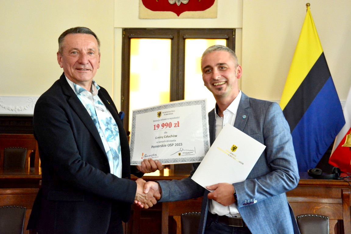 Umowy w ramach programu Pomorskie OSP podpisane. Pierwsze czeki wręczono w Chojnicach i Wdzydzach FOTO