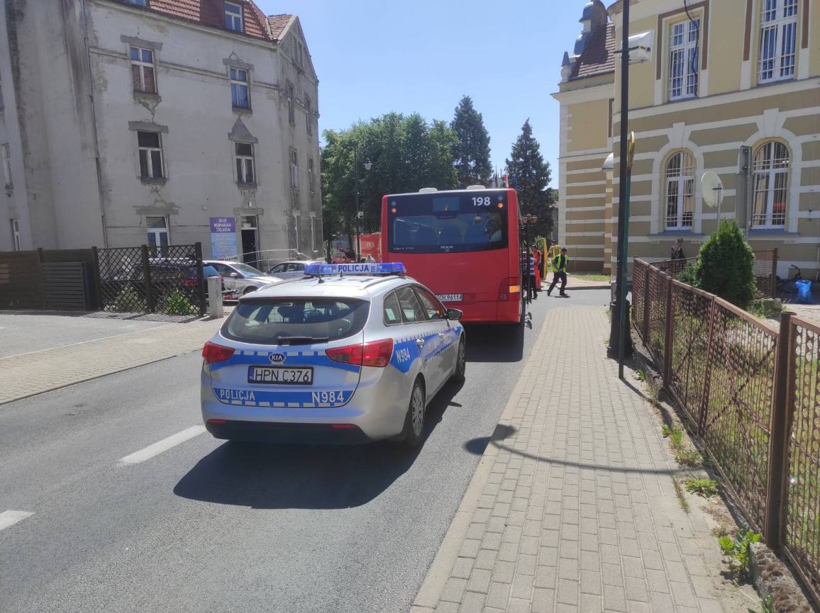 W Chojnicach 15-latka na rowerze przewróciła się przed nadjeżdżającym autobusem