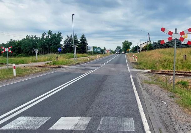 Na linię kolejową przecinającą drogę krajową 22 pod Człuchowem wracają pociągi. Zarządca drogi prosi o ostrożność
