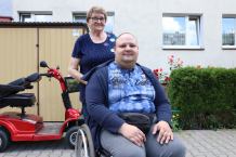 Mateusz Bronka z Chojnic jest od urodzenia niepełnosprawny. Można mu pomóc w rehabilitacji, zbierając plastikowe nakrętki