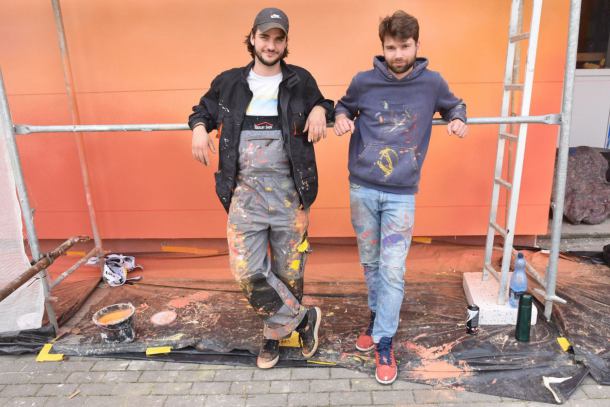 Pierwszy mural w Konarzynach w powiecie chojnickim. Kolaż będzie zdobił ścianę miejscowej szkoły (FOTO, ROZMOWA)