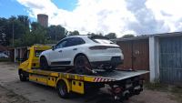 Porsche skradzione w Gdyni odzyskane w Człuchowie. Policja zatrzymała dw&oacute;ch mieszkańc&oacute;w Człuchowa (FOTO)