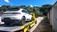 Porsche skradzione w Gdyni odzyskane w Człuchowie. Policja zatrzymała dw&oacute;ch mieszkańc&oacute;w Człuchowa (FOTO)