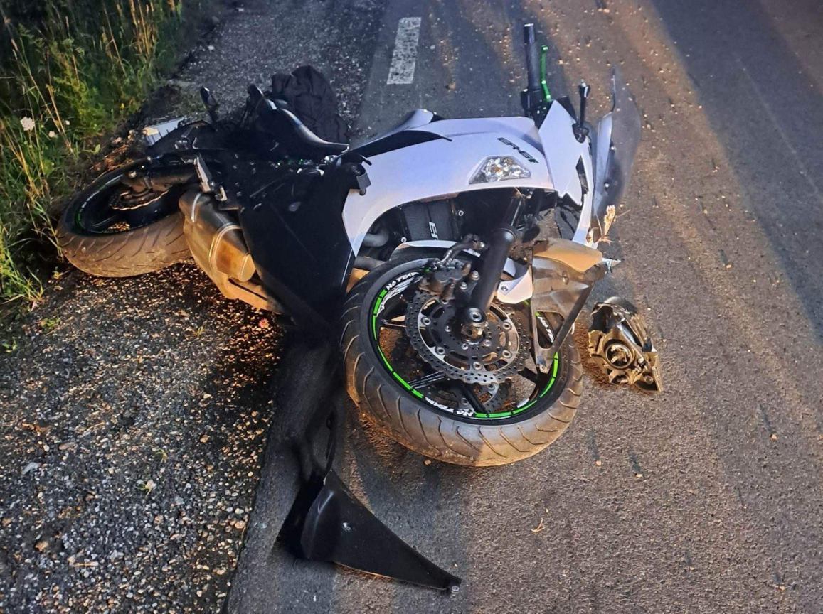 Motocyklista nie przeżył zderzenia z łanią. Tragiczny w skutkach wypadek na trasie z Rzeczenicy do Czarnego FOTO