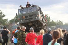 "Gąsienice i podkowy". Nadawaliśmy z Bornego Sulinowa. Ruszył tu XVIII Międzynarodowy Zlot Pojazdów Militarnych (ROZMOWY, FOTO)