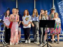 Koncert "Budzimy nadzieję". Mieszkańcy Wierzchowa Dworca zebrali blisko 20 tys. zł na rehabilitację 15-letniej Marii (FOTO)