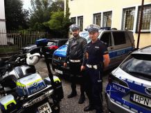 Podjechała do patrolu policji z prośbą o pomoc. Chojniccy policjanci odwieźli ją do szpitala