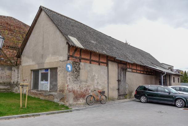 Rewitalizacja zabytkowego budynku gospodarczego w Brusach będzie droższa, niż planowano. Środki dołoży gmina