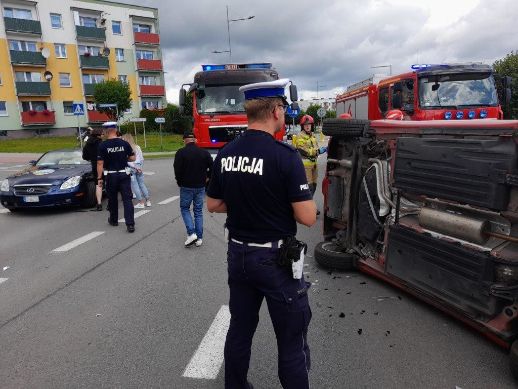 Zderzenie dwóch pojazdów w centrum Kościerzyny