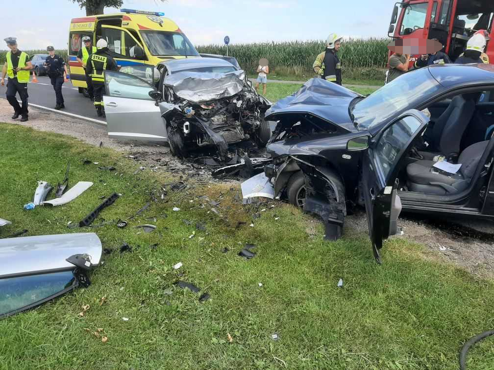 Wypadek na drodze wojewódzkiej 235 w Gacniku w gminie Brusy. Ranne zostały dwie osoby AKTUALIZACJA