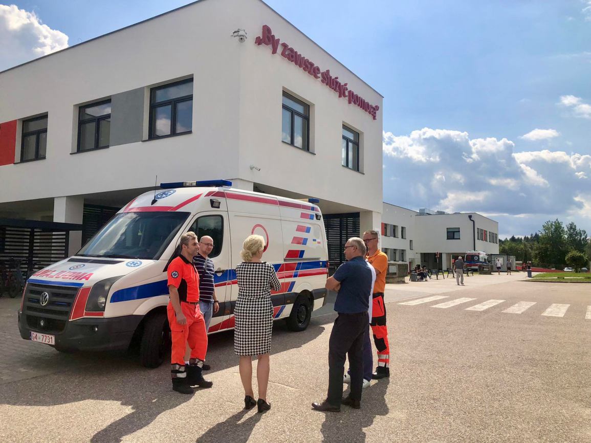 Szpital Specjalistyczny w Kościerzynie pomaga Ukrainie. Do Lwowa trafi karetka wraz z aparaturą medyczną