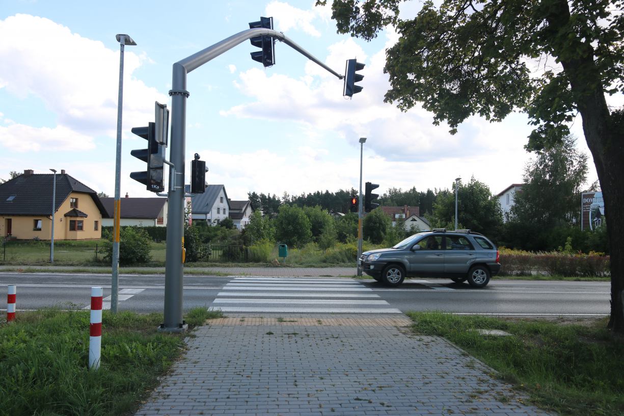Trwa montaż dodatkowego oświetlenia na 68 przejściach na drogach krajowych w powiecie człuchowskim