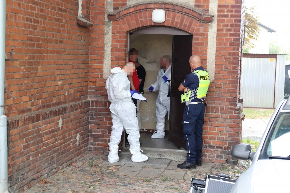 Zwłoki 66-latka w jednym z mieszkań w Chojnicach. Policja zatrzymała 59-letniego mężczyznę