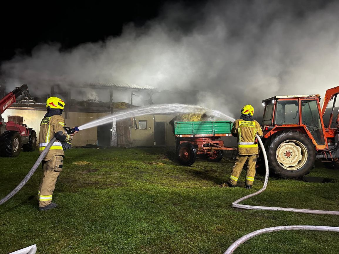 Nocny pożar w gminie Śliwice w powiecie tucholskim. Spłonęła stodoła z płodami rolnymi