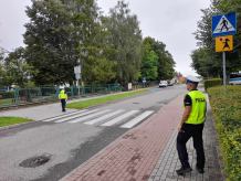 Policjanci w Kościerzynie sprawdzali wczoraj (1.09.) oznakowanie na przejściach dla pieszych przy szkołach