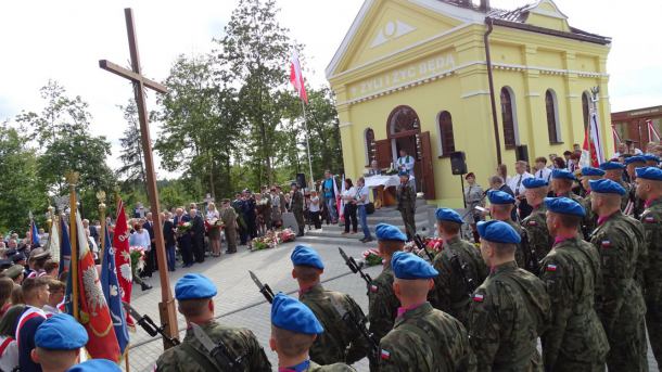 Władze państwowe i samorządowe uczciły pamięć zamordowanych cywilów w obozie zagłady w Karolewie (FOTO)