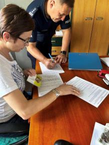 Kotka, która odwiedzała chojnicką komendę policji, została adoptowana przez komendanta