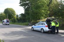 Policjanci ustalili kierowcę opla, który na ulicy Derdowskiego w Chojnicach uderzył w rowerzystę