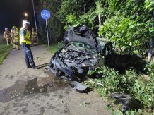 Samochód wypadł z drogi w Charzykowach w gminie Chojnice. W środku pięć młodych osób (FOTO)
