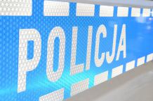 Okradł swoją krewną, wyrwał się policjantom i schował pod plandeką przyczepki. Mieszkaniec Brus odpowie za kilka przestępstw