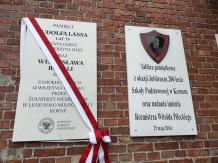 Tablice pamięci Ofiar Niemieckiej Zbrodni Pomorskiej odsłonięto w Kornem w gminie Kościerzyna (FOTO)