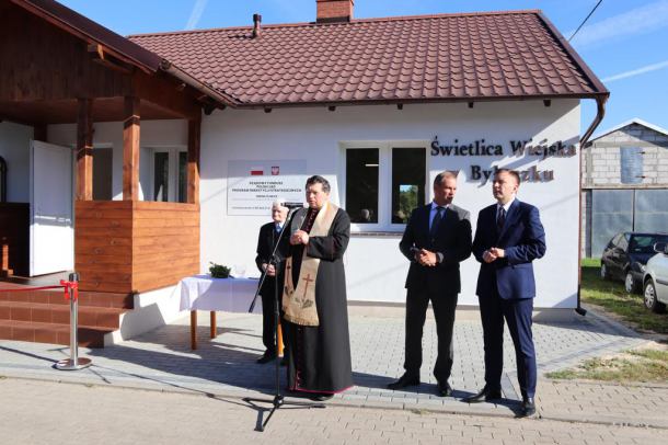 Asfalt na dawnych piaskach i gruntownie przebudowana świetlica. W gminie Śliwice oddano dwie inwestycje (FOTO, ROZMOWA)