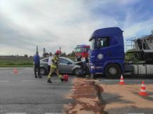 Zderzenie samochodu osobowego i auta ciężarowego w Chojnicach. Obyło się bez rannych (FOTO)