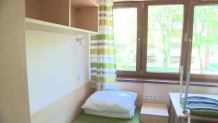 Studentów nie stać na wynajem mieszkań, więc szturmują akademiki