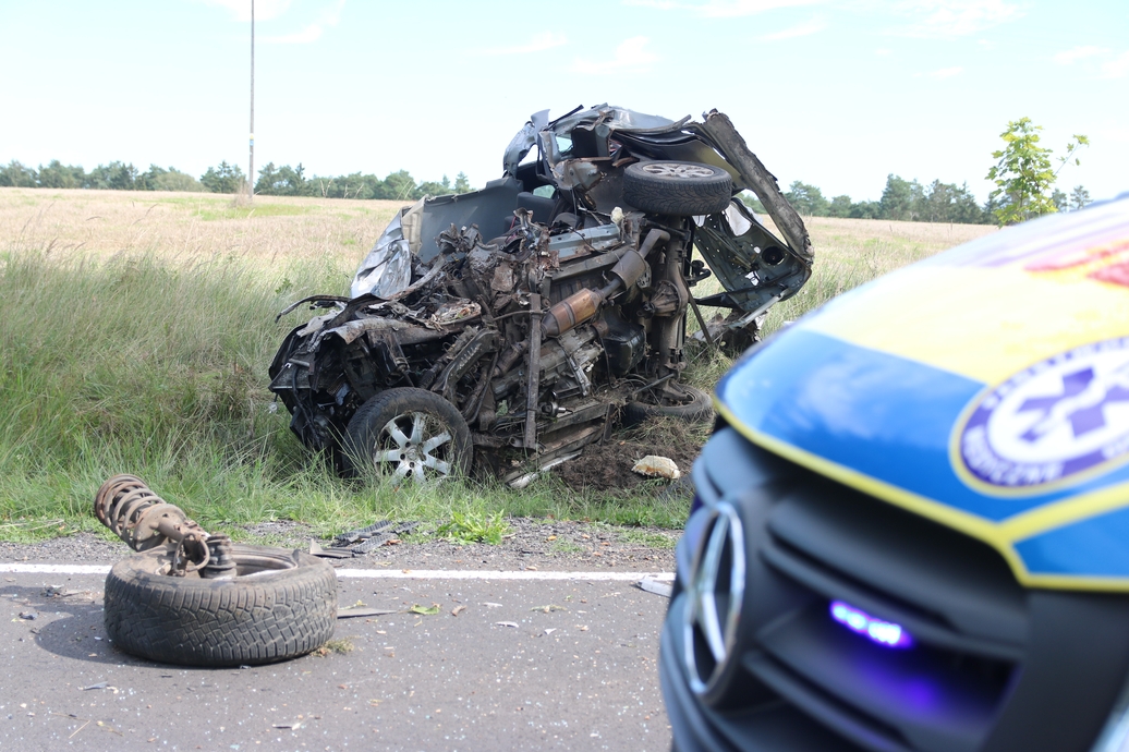 Tragiczny wypadek na trasie Barkowo &ndash Bińcze. 62-latek zginął po tym, jak kierowany przez niego samochód uderzył w drzewo FOTO