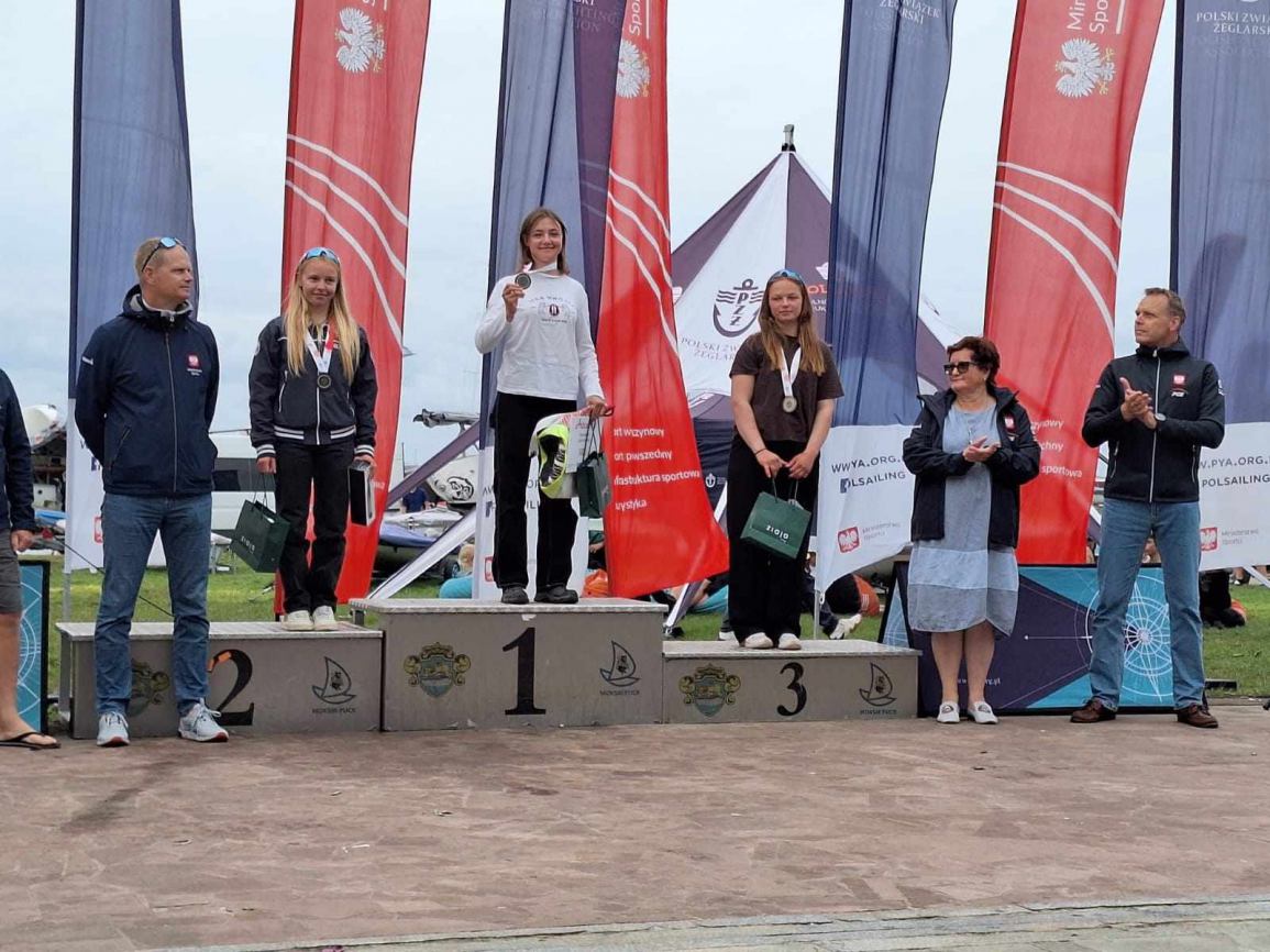 Worek medali zawodników Chojnickiego Klubu Żeglarskiego podczas Mistrzostw Polski klas nieolimpijskich
