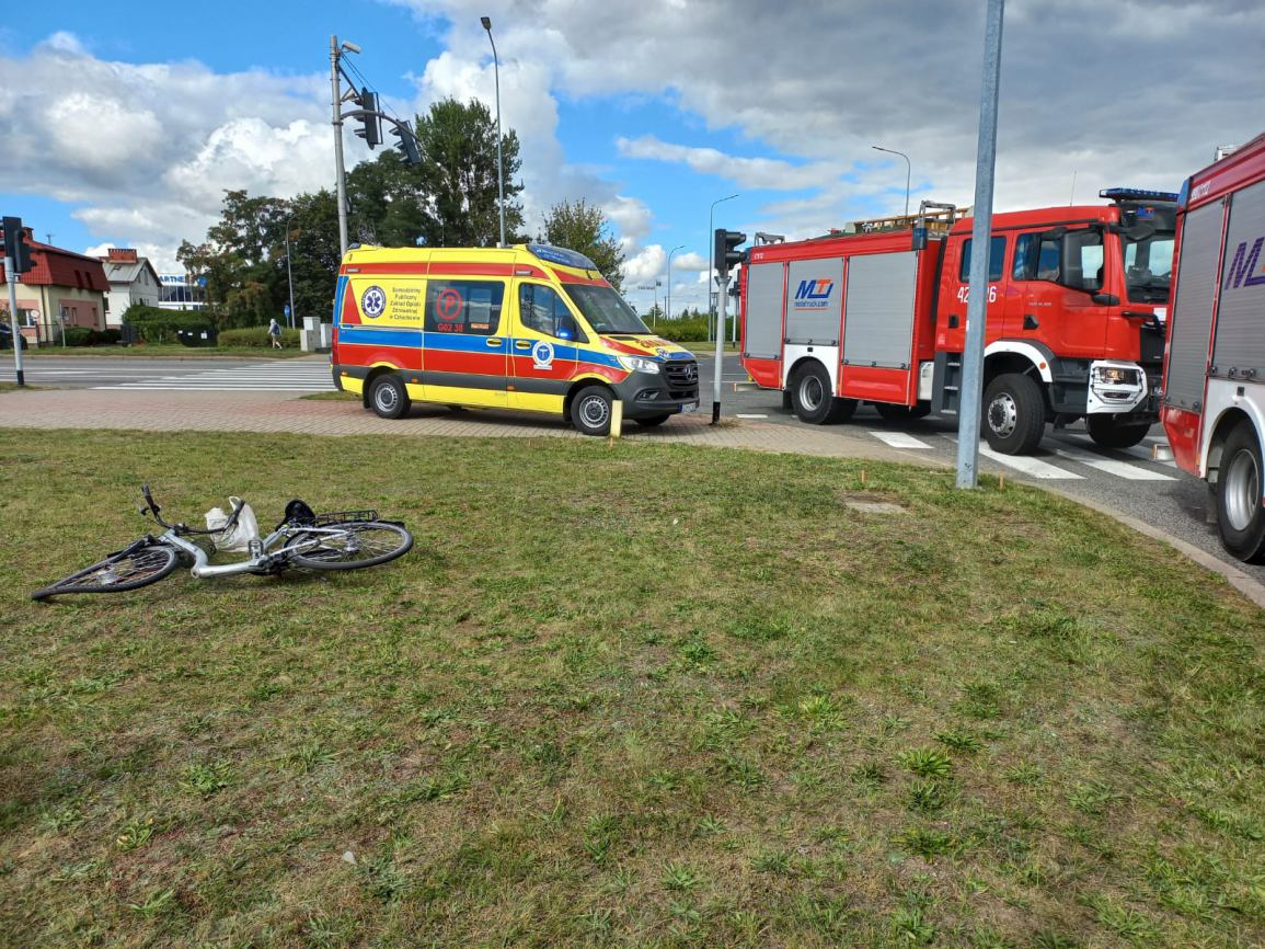 69-letnia rowerzystka potrącona przez ciężarówkę w Człuchowie. Kobieta trafiła do szpitala