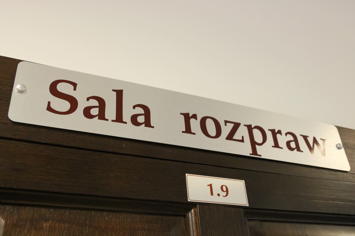 Człuchowski sąd zamknął sprawę 14-latki z gminy Przechlewo, której dziecko trafiło do szpitala z raną ciętą szyi